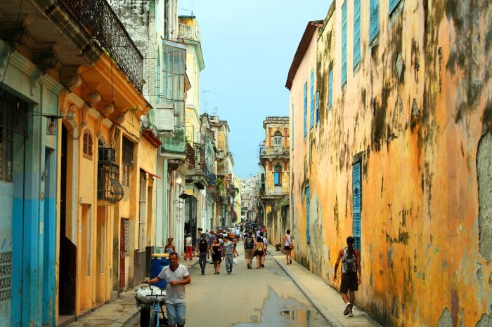 Ile trwa lot na Kubę? Sprawdź, ile leci się na Kubę